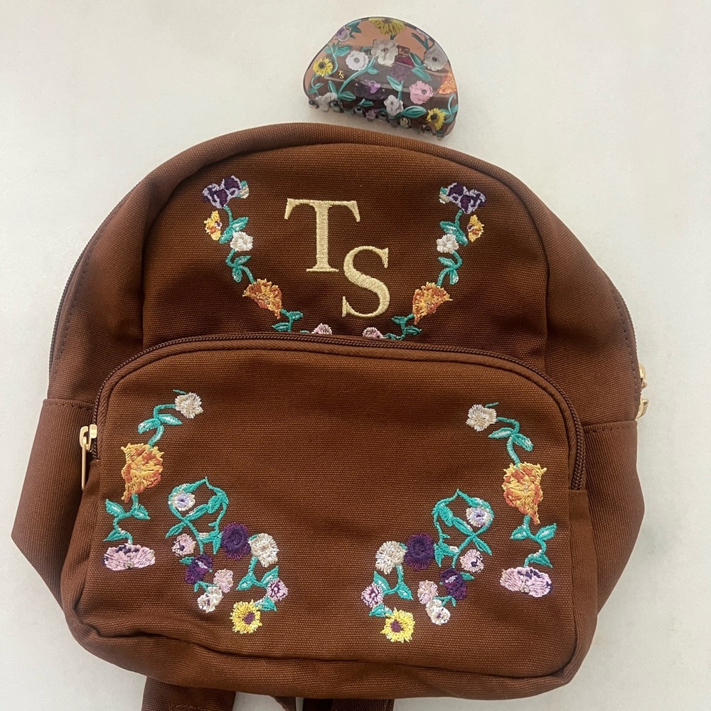 Taylor Swift acoustic piano bundle! Backpack & hair clip